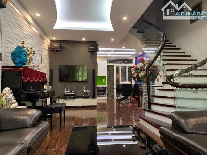 Chỉ 10.8 tỷ! Bán nhà Lê Trọng Tấn – Thanh Xuân, 50.6m2; nhà 5 tầng!