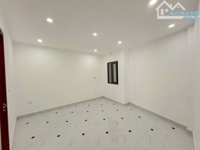 Bán nhà phố Hoàng Mai 50m - 5 tầng - ô tô tránh thang máy- 18 tỷ.