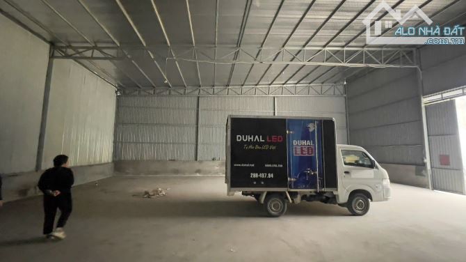 Cho thuê kho xưởng dt 230m2 kho xưởng tại km 8 đại lộ thăng long