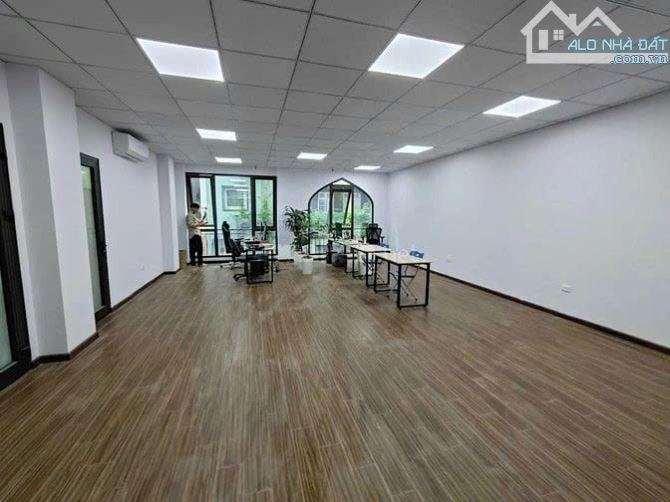 Cho thuê văn phòng ngõ 6 Mạc Thái Tổ, DT 130m2 - Giá 26 triệu/tháng, tầng 4 thang máy