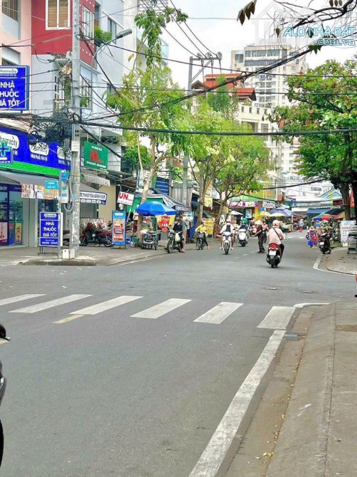 Toà nhà CHDV cao tàng  mặt đường số Tân quy Quận 7. 7, 8*20. 25,5 tỷ.