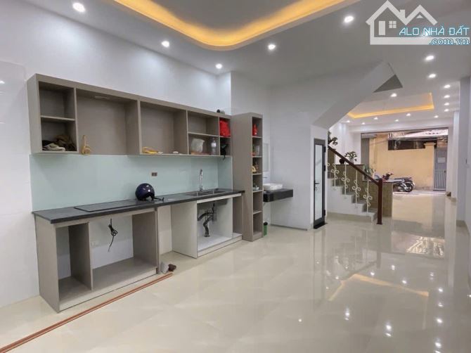 Nhỉnh 14 tỷ - Bán nhà phố Trần Duy Hưng diện tích 60m2 - Mặt tiền 4m