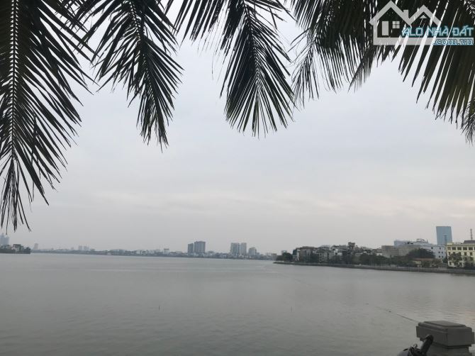 Bán nhà gần ngã tư Văn Cao, Liễu Giai, Thuỵ Khuê, Tây Hồ. Diện tích 73m2, giá nhỉnh 13 tỷ.
