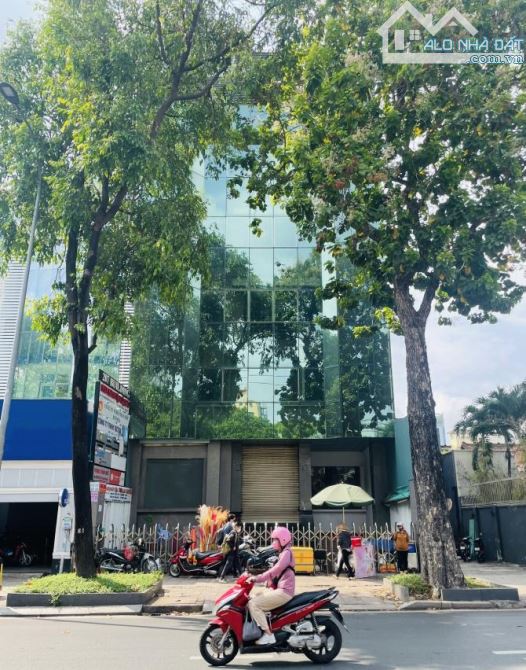 Bán Tòa Văn Phòng Mặt Phố Nguyễn Khang, Cầu Giấy DT 255m2, 12T, MT 8,6m. Giá Cực Rẻ