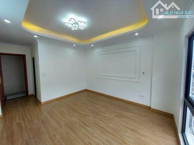 Nhỏ tiền -  Phúc Lợi, Long Biên, tiện tích đầy đủ, DT: 30m2, giá 4.4 tỷ ( có thương lượng) - 1