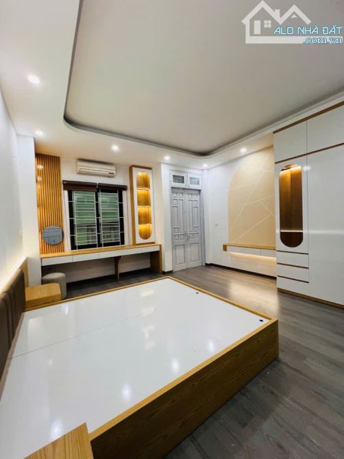 Giá rẻ bất ngờ. Chủ cần tiền bán gấp căn nhà tại Yên Vĩnh, Hoài Đức 33m2x5T, 15m ra phố - 1