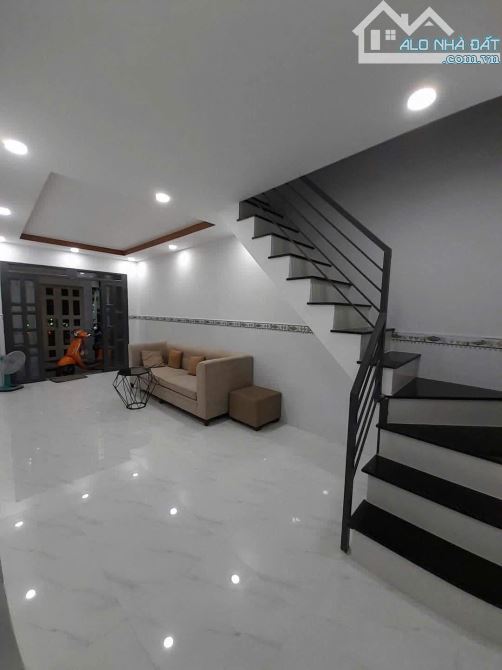 bán nhà q1 đường cao bá nhạ , giá 3.8 tỷ 30m2 2pn gân phố Bùi Viện - 1