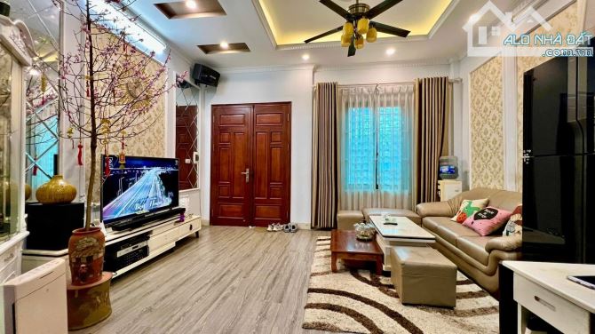 Bán Nhà 5 tầng 35m2 - Nhỉnh 7 Tỷ - phố Phạm Văn Đồng - 1
