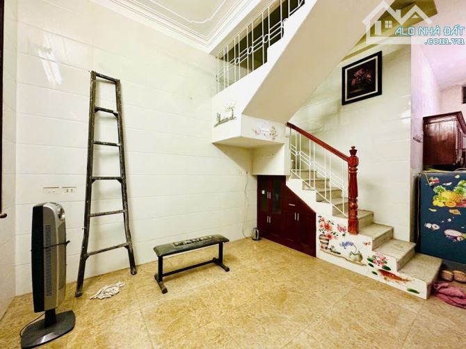 Rất hiếm! 
Bán nhà CHÙA BỘC, 30m2, 6 tỷ, Phân lô, Gần Ô Tô, 5 tầng, 4 Ngủ, Sổ chính chủ - 1