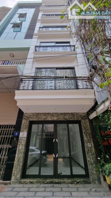 Bán nhà Nguyễn Văn Huyên Cầu Giấy 47m2, thang máy, 12 tỷ, mới tinh, 16 chỗ đón đầu ngõ.