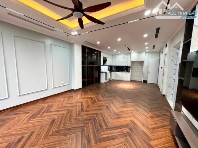 Ở + KD mọi loại hình! Bán nhà Xuân Thủy, thông, ôtô tránh, Gara ôtô, 64m2 7T MT 5.4m - 2