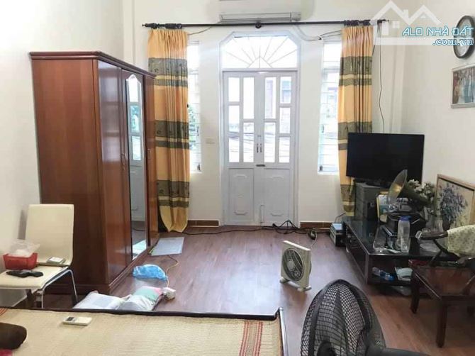 Ngõ 5m! Diện tích 67m2 4tầng - Chỉ 16tỷ5 - Nhà phố Hoàng Đạo Thành! - 2