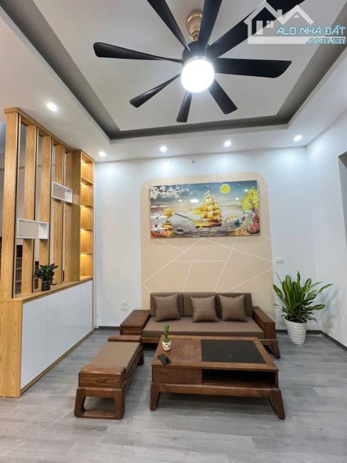 Giá rẻ bất ngờ. Chủ cần tiền bán gấp căn nhà tại Yên Vĩnh, Hoài Đức 33m2x5T, 15m ra phố - 2