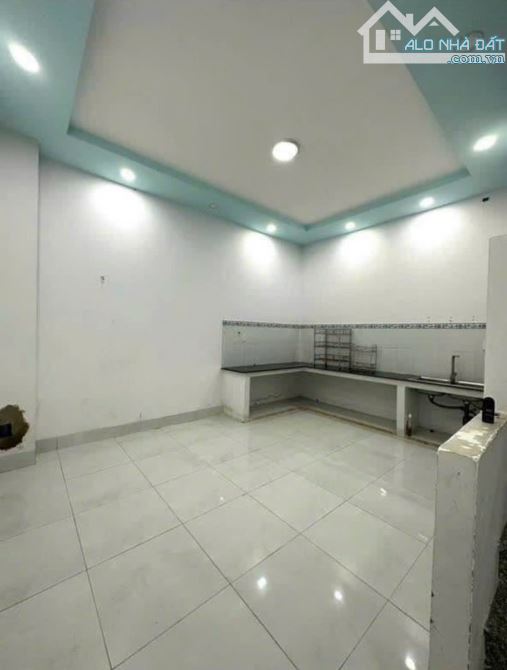 Cần bán gấp căn nhà 1 trệt 1 lầu ở Bà Điểm, Hóc Môn, 80m2, 750trieu, sổ sẵn - 2