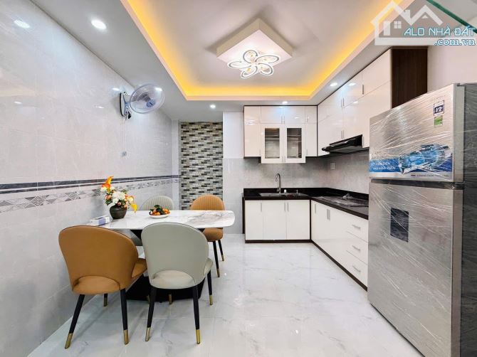 Bán gấp nhà ngay Đông Hưng Thuận 13, Quận 12. DT: 54m2 / 2 Tỷ 250. Sổ hồng riêng, hẻm ô tô - 2