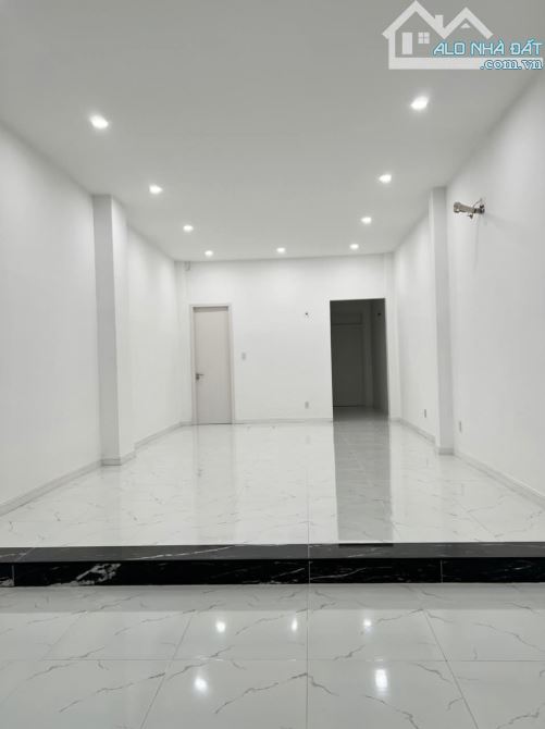 Nhà 5 tầng MT Nguyễn Văn Linh sát Nguyễn Hoàng - 2