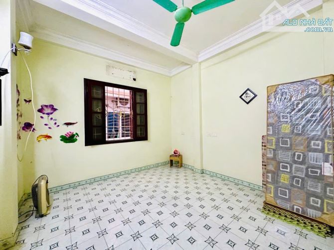 Rất hiếm! 
Bán nhà CHÙA BỘC, 30m2, 6 tỷ, Phân lô, Gần Ô Tô, 5 tầng, 4 Ngủ, Sổ chính chủ - 2