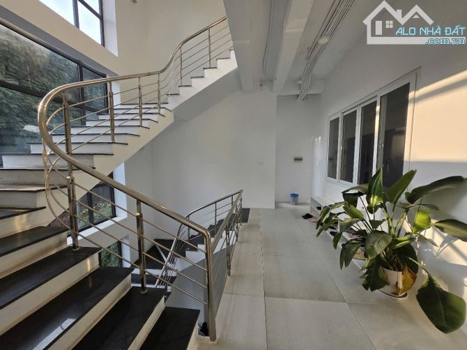 SIÊU ĐẲNG CẤP, BIỆT THỰ TRUNG YÊN 190M2*MT 25M LÔ GÓC, VỈA HÈ, OTO TRÁNH, KINH DOANH ĐỈNH. - 3