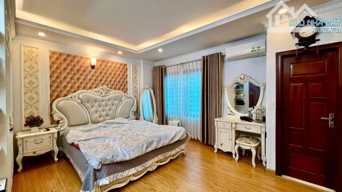 Bán Nhà 5 tầng 35m2 - Nhỉnh 7 Tỷ - phố Phạm Văn Đồng - 3