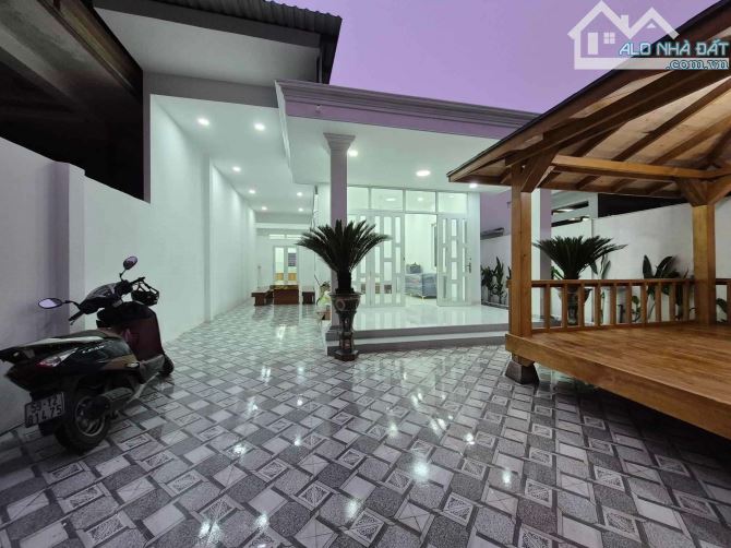 BÁN BIỆT THỰ🏘️SÂN VƯỜN 👉CHỈ HƠN 20TR/M2 👈 💸💸 hơn 6tỷ. 💥Hóc Môn, vị trí đắc địa tương - 3