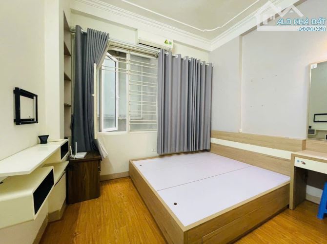 BÁN NHÀ DÒNG TIỀN-DỊCH VỌNG HẬU -5 tầng 40M- 3 BƯỚC RA PHỐ- VỊ TRÍ ĐẸP- CHỈ NHỈNH 9 TỶ - 3