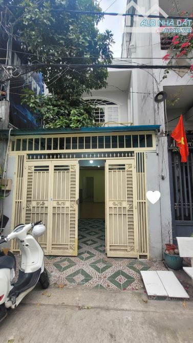 BÌNH TÂN, NHÀ 2 TẦNG ĐẸP HẼM XE HƠI NGỦ TRONG NHÀ - GẦN CHỢ 26 THÁNG 3. CN : 64 M2. CHỈ 5 - 4