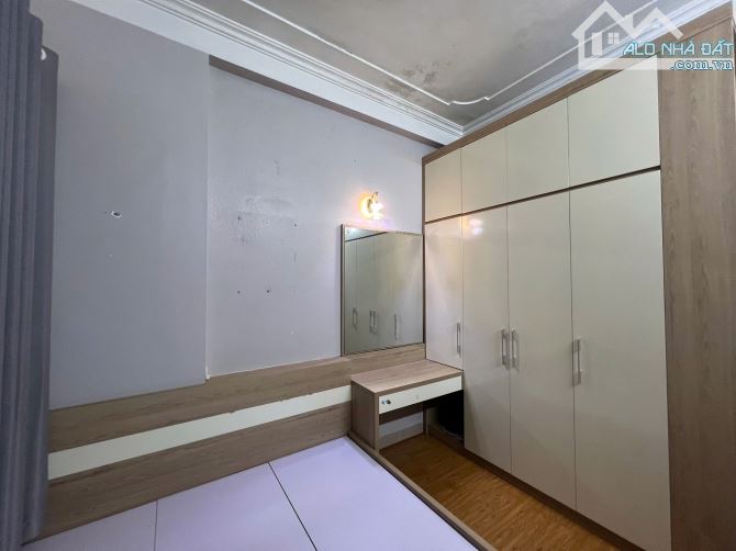 BÁN NHÀ DÒNG TIỀN-DỊCH VỌNG HẬU -5 tầng 40M- 3 BƯỚC RA PHỐ- VỊ TRÍ ĐẸP- CHỈ NHỈNH 9 TỶ - 4