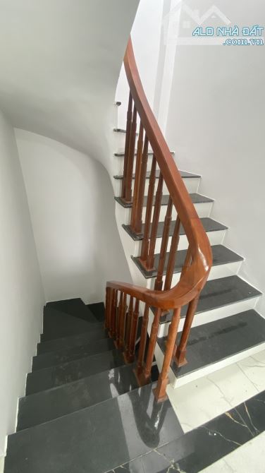 Việt Hưng, Long Biên cực hiếm, nhà 5 tầng x 42m2, MT 6m, Lô góc, 2 thoáng. Giá 5,8 tỷ - 5