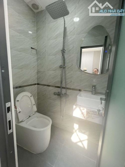 Bán nhà HẺM XE HƠI ĐỢI CỬA Vườn Chuối Q.3, 5 tầng, hàng xóm cư xá Đô Thành, nhỉnh 5 tỷ - 5
