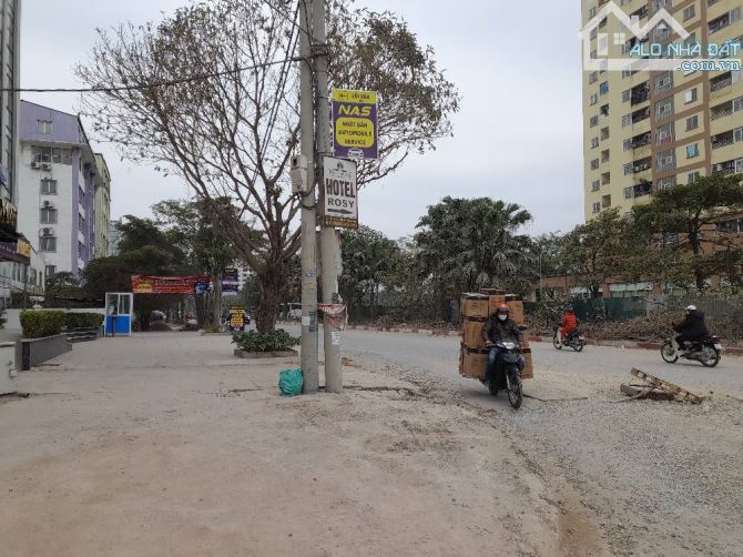 Bán nhà mặt phố Tân Mai DT 1150m2, MT 30m, Giá 90 tỷ