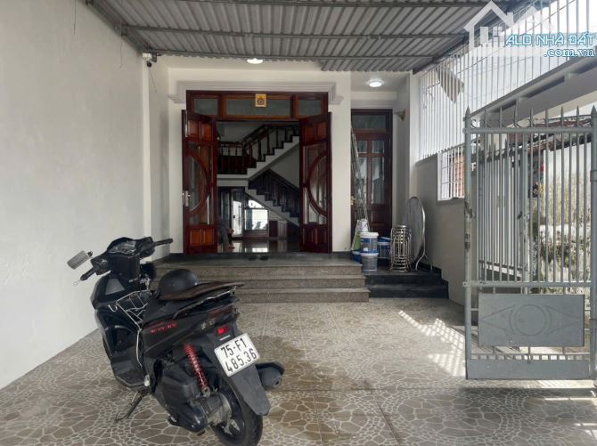 Bán nhà 03 tầng 3 mặt tiền kiệt OTO Rộng An Dương Vương, Tp.Huế Giá Tốt 3.3xx TỶ - 6