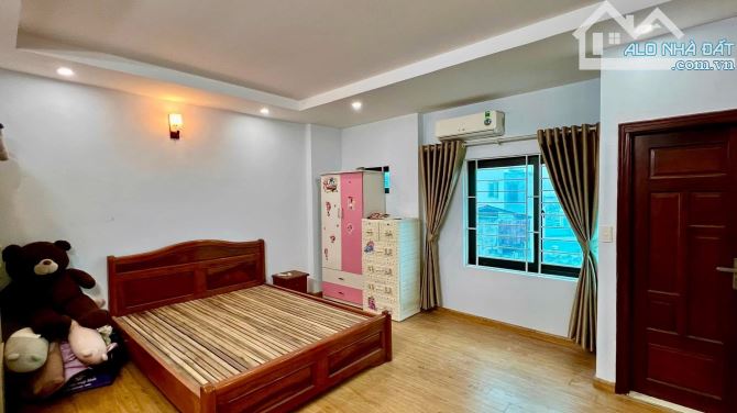 Bán Nhà 5 tầng 35m2 - Nhỉnh 7 Tỷ - phố Phạm Văn Đồng - 6