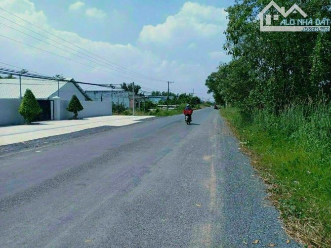 2800m2 xưởng mặt tiền xã Lương Hòa, Bến Lức , Long An giá 18,5 tỷ - 2