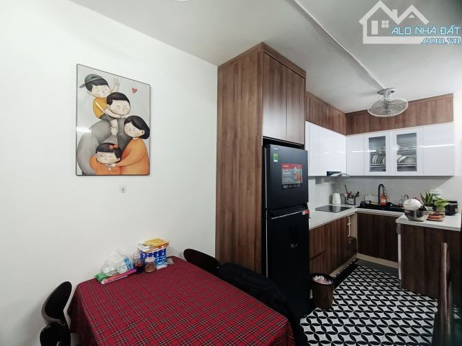 Phố Võ Văn Dũng 35m2, 5 tầng cực đẹp ô tô kinh doanh dân trí cao gần Hồ Hoàng Cầu - 2