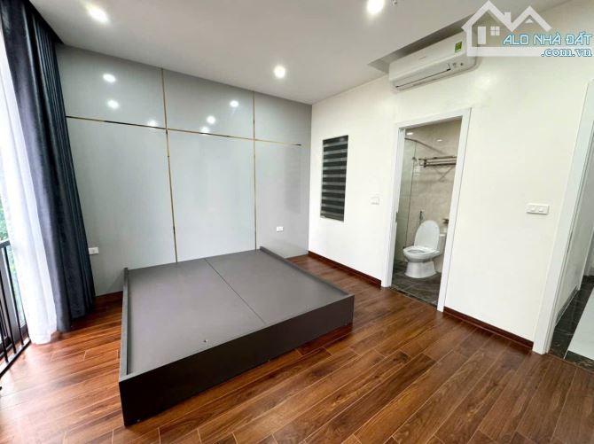 Bán nhà gần trường ĐH , Xuân Thuỷ, Dịch Vọng Hậu, Cầu Giấy.Thang máy. ô tô. Giá: 22,5 Tỷ