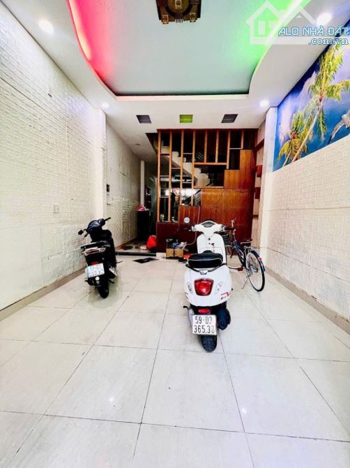 Đỗ Thừa Luông - siêu thị Aeon - 2 tầng nhà như hình - 4x15m chủ ngộp - chính chủ gửi