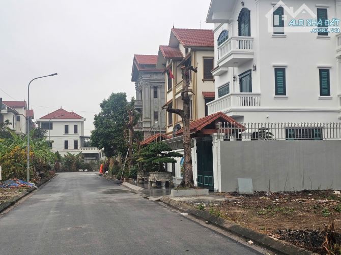 Bán đất biệt thự đại hoàng long Làn 2 Vườn Hoa DT,270m, MT15m, Hướng TB, Giá 18,9 tỷ