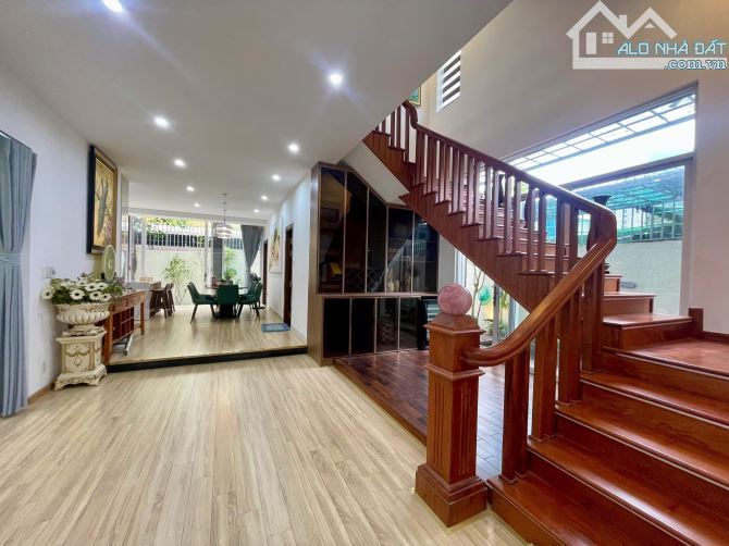 Bán nhà Hồ Xuân Hương Diện tích 170m2, 3 tầng, gần biển Mỹ Khê