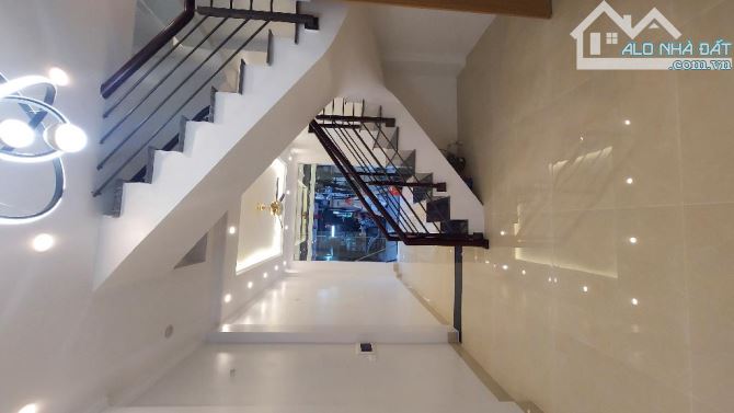 NGỌC HỒI, CÁCH 1 NHÀ RA QUỐC LỘ 1A, 39M2 5 TẦNG MỚI GIÁ 5,4 TỶ