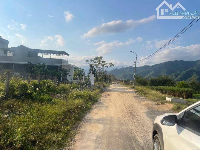 Đất tái định cư phò nam, 300m2 đường nhựa 5,5m view núi khu trung tâm xã hòa bắc