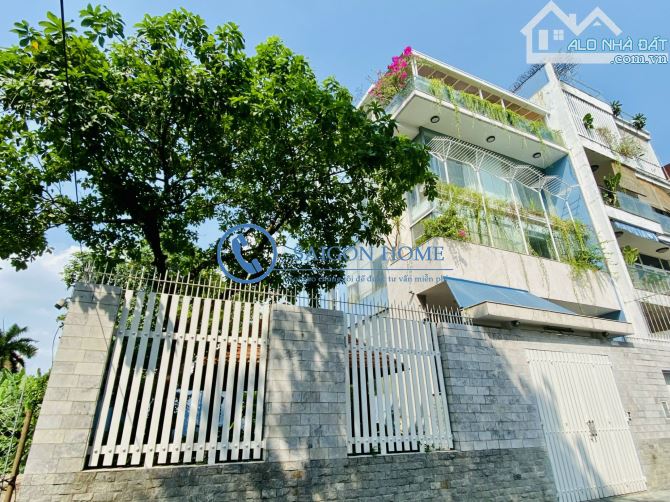 Villa sân vườn 450m2 rộng đẹp, hầm, 3 lầu Trần Não-Quận 2