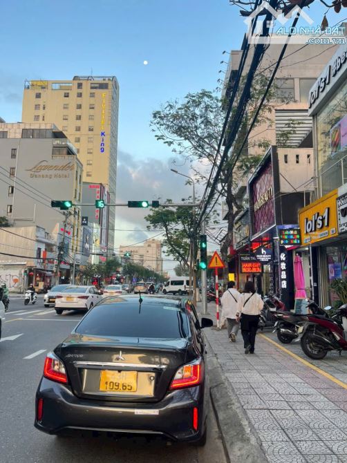 Bán Nhà 3Tầng-2 Mặt Tiền Đường Núi Thành-DT 200m2 -Ngay Khu Trung Tâm Sầm Uất- Giá 24,5 tỷ