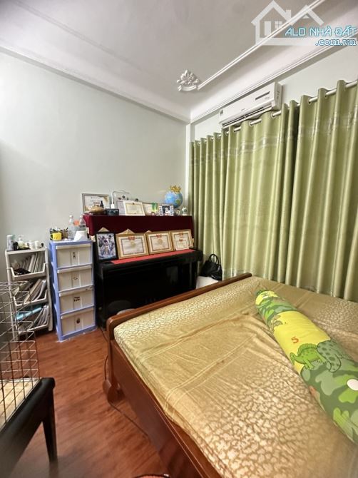 bán nhà ngay sát ô chợ dừa,đống đa,gần 50m2,4 ngủ,ngõ thông, ô tô gần,hơn 9 đồng