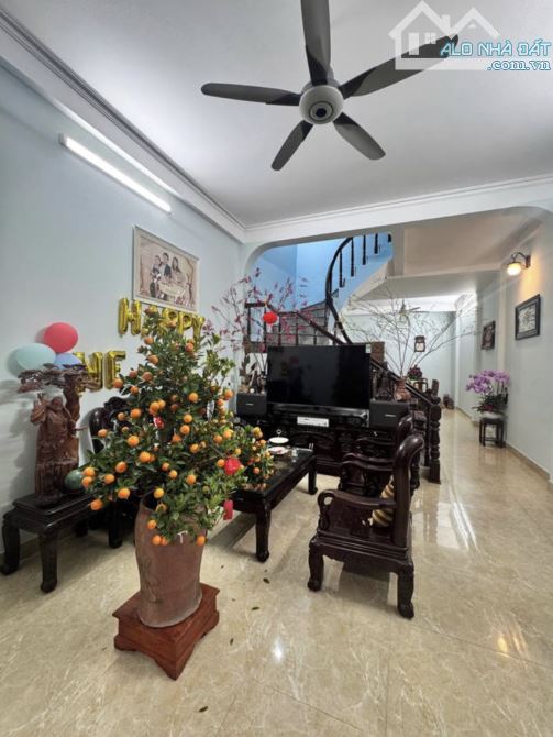 Siêu phẩm Trương Định - Ngõ Thông - Ô tô qua cửa - Gần phố - Dân xây - 71M chỉ 12.x tỷ