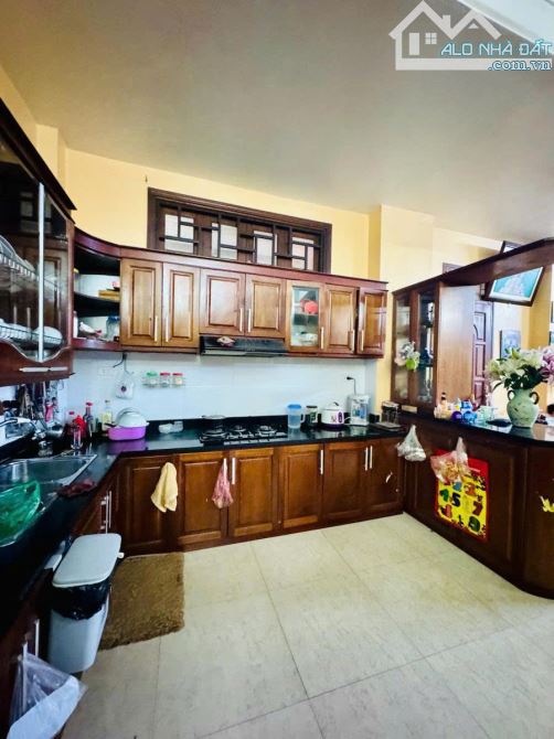 BÁN NHÀ LÔ GÓC 75M² PHỐ TRIỀU KHÚC - MẶT TIỀN 6.2M - Ô TÔ ĐỖ CỬA - NGÕ THÔNG