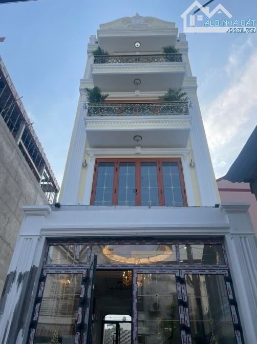 SIÊU PHẨM CÓ THANG MÁY THỊ TRẤN NHÀ BÈ - HẺM XE HƠI NGỦ TRONG NHÀ - NHÀ 4 TẦNG MỚI ĐẸP LUN