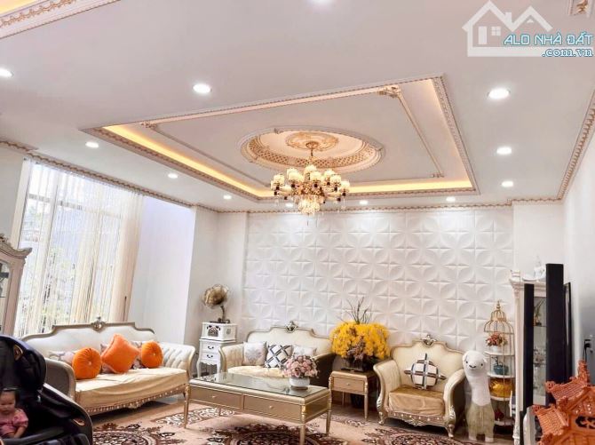 Villa Hồ bơi riêng DT 207m2 ,3 Tầng, đã hoàn công - KDC An Sơn, Phường 4 , Đà Lạt