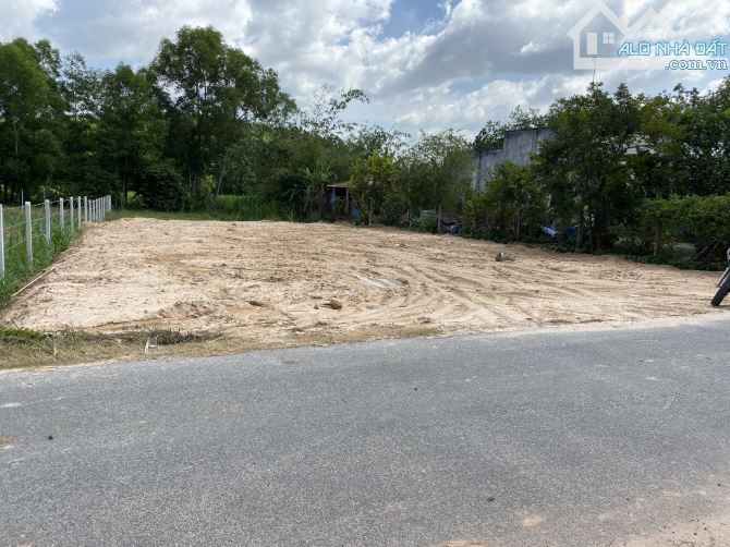 Bán Lô đất 2500m2 đất đường nhựa , Bình Dương  giá 750 triệu,sổ hồng