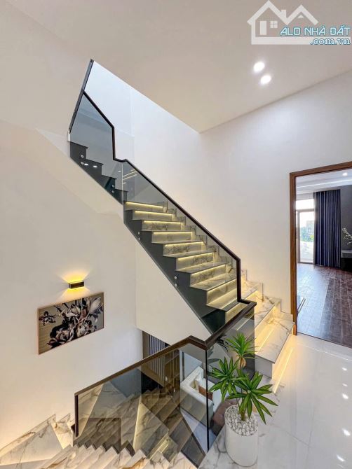 🏡🏡🏡NHÀ TRỆT 2 LẦU MỚI ĐẸP - FULL NỘI THẤT CAO CẤP - Đ. D4 KDC HỒNG LOAN GIÁ CHỈ 5.9 TỶ - 11