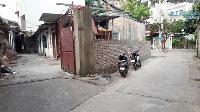 Bán gấp mảnh đất có nhà cấp 4 Tại Ngọc Thụy Long Biên, vị trí đẹp, 33m2, 3.4 tỷ - 1